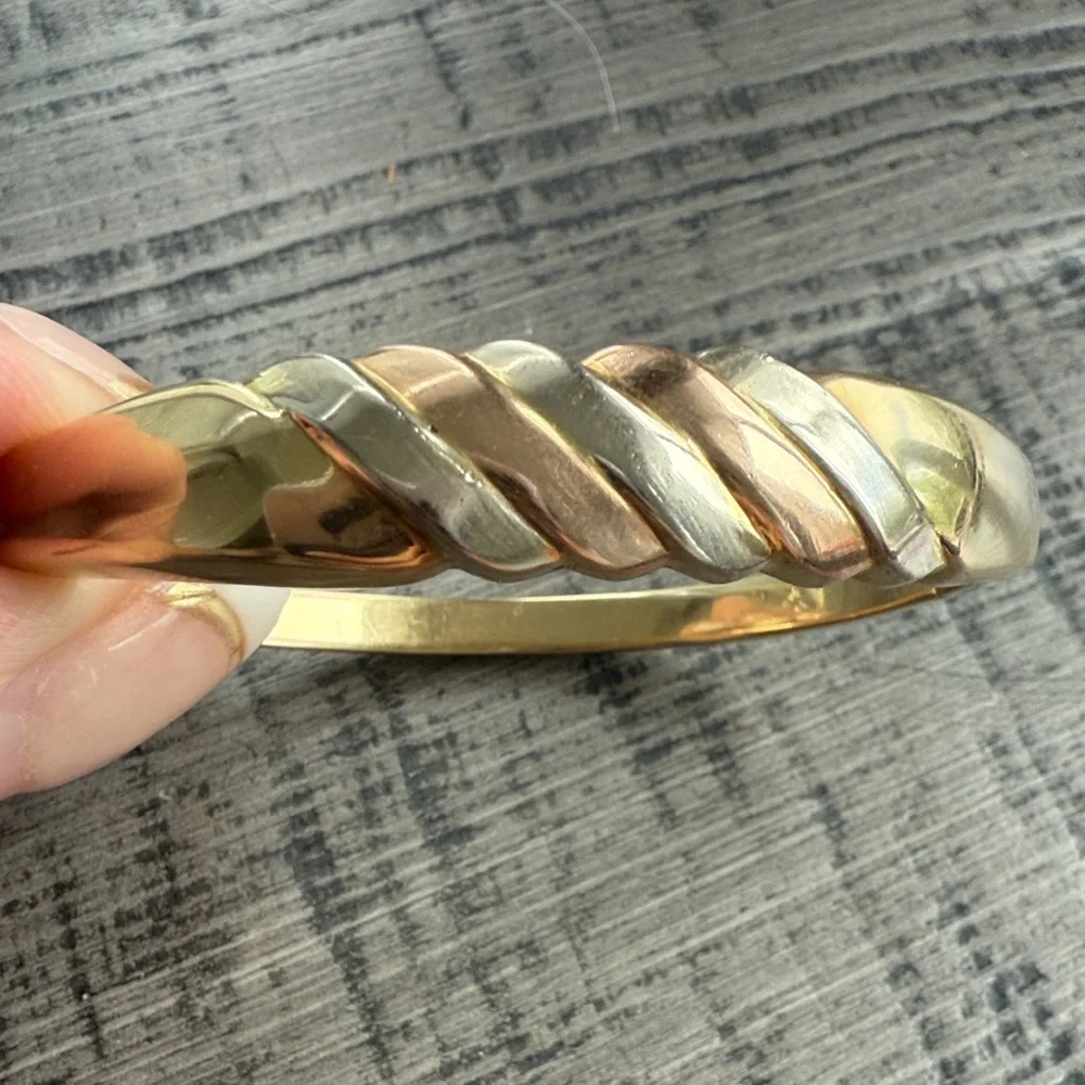 14k gold Italian bangle Bracelet almost 20 grams - Picture 8 of 16